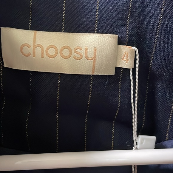 COPY - CHOOSY navy blazer cropped button blue. Size 4 - Picture 2 of 4